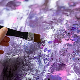 Abstrakti akryylimaalaus violetin sävyissä, maalattu Renaissance akryylimaaleilla.